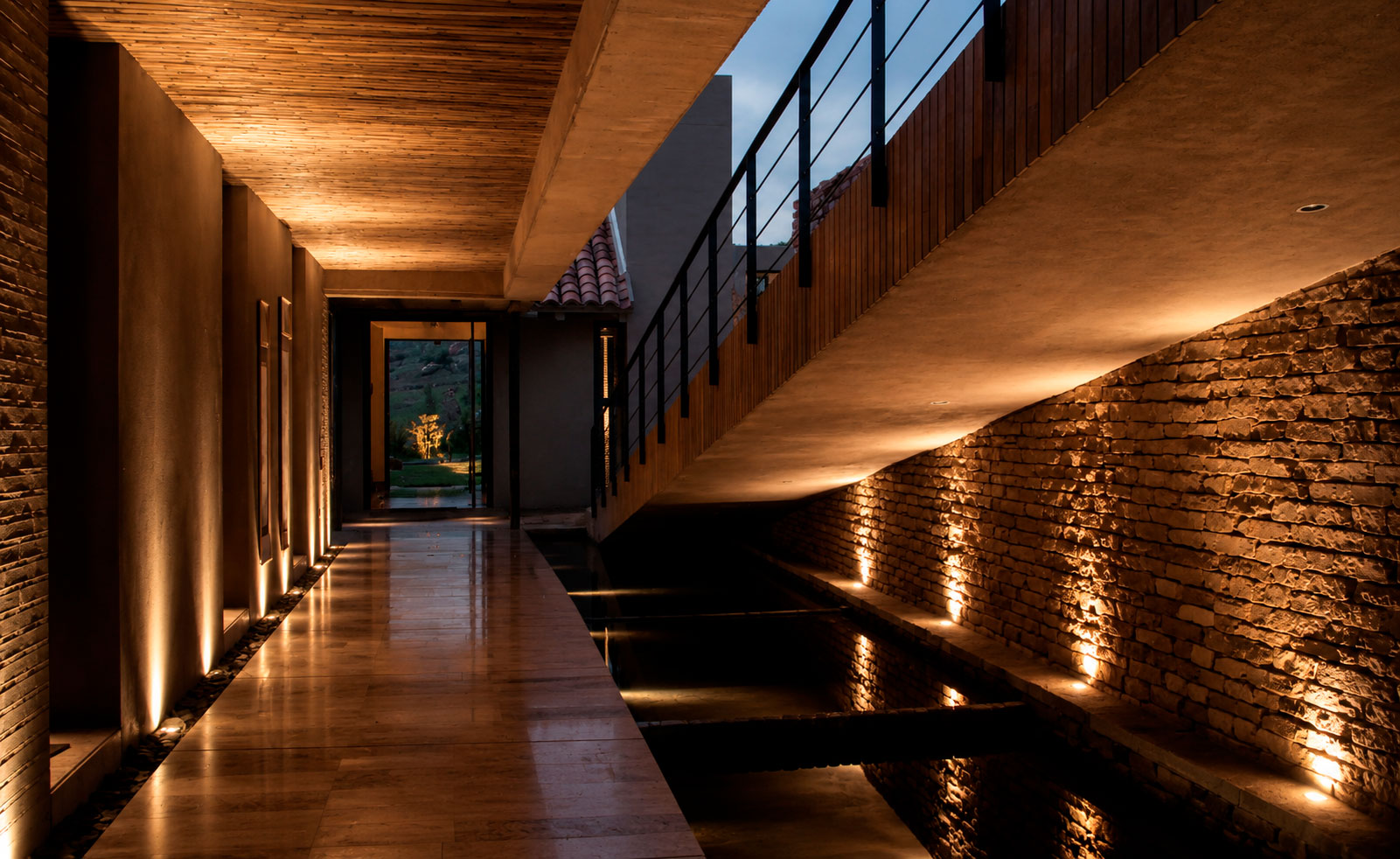Imagen del proyecto VIL 01, casa de campo en Boyacá, CO, con teja de barro y ladrillo recocido — arquitectura de LINEA PRIMA, arquitectos en Bogotá.